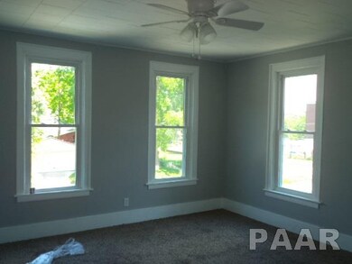 323 E 11th St, Davenport, IA 52803 - photo 2