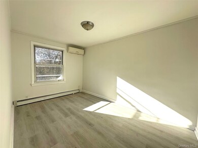 5849 206th St, Bayside, NY 11364 - photo 7