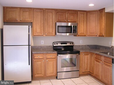13945 Winding Ridge Ln, Centreville, VA 20121 - photo 3