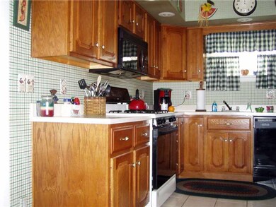 Kitchen. Ceramic floor in kitchen, all appliances 