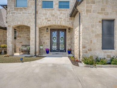 Elegant drive up in the circular driveway