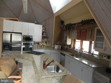 8434 Poplar Hill Dr, Clinton, MD 20735 - photo 4