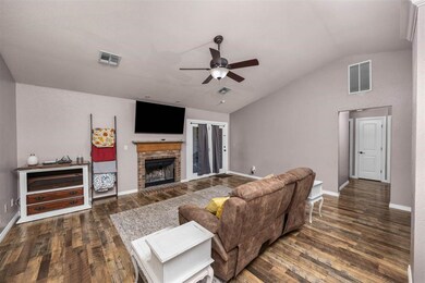 101 NW Jordan Way, Cache, OK 73527 - photo 5