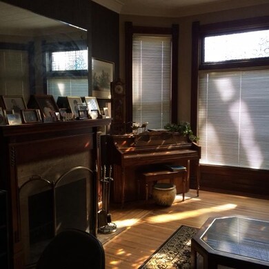 8 Living Room.jpg