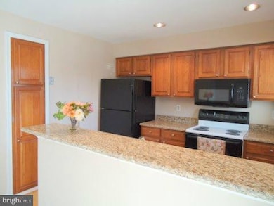 12954 Grays Pointe Rd unit 12954A, Fairfax, VA 22033 - photo 2