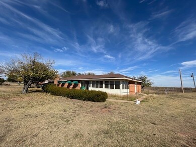 1803 Crowell Hwy, Quanah, TX 79252 - photo 5
