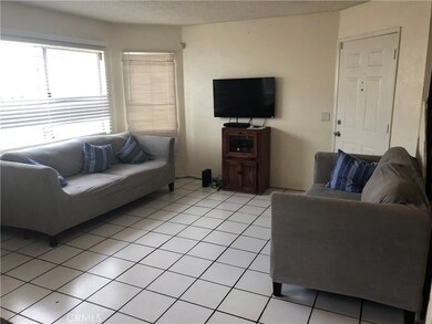 623 W Palm St, Compton, CA 90220 - photo 6