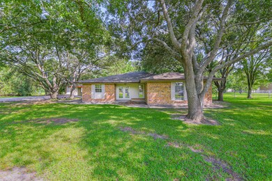 2575 Ryan Dr, Alvin, TX 77511 - photo 3