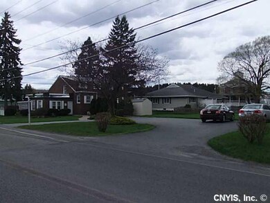 Parking Lot/Garage Circular driveway and 6 car par
