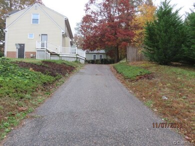 7417 Native Dancer Dr - Driveway