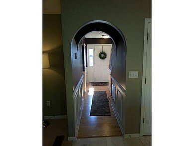 Entry/Foyer.