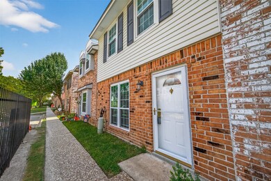 1911 Sherwood Forest St unit 14, Houston, TX 77043 - photo 2