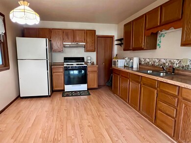 1001 Washington St, Eldora, IA 50627 - photo 5