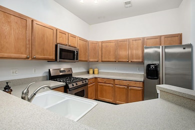 2768 S Knightsbridge Cir, Ann Arbor, MI 48105 - photo 5