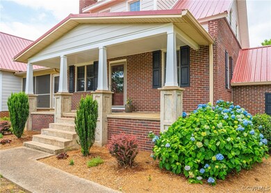UNIQUE FRONT PORCH!