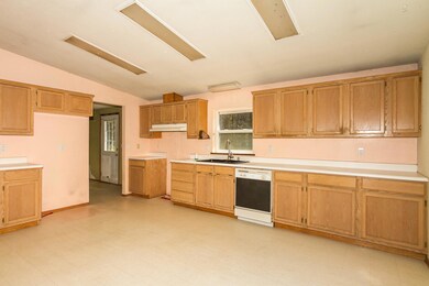 562-235832-7 Kitchen