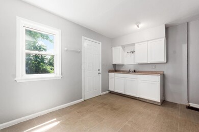 1673 Unit Kitchen/Eating