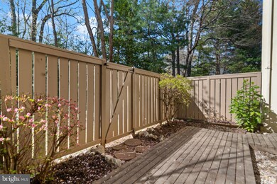 11681 Newbridge Ct, Reston, VA 20191 - photo 4