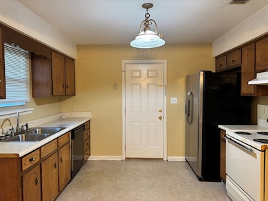 621 Aztec Ln, Albany, GA 31721 - photo 5