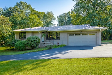 2014 Albermarle Dr, Hixson, TN 37343 - photo 2