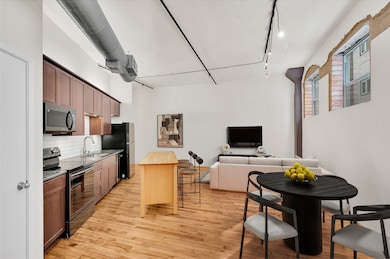 3 windows in LR/DR/Kitchen bring in natural light.