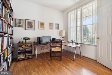 6953 Walnut Hill Dr, Gainesville, VA 20155 - photo 7