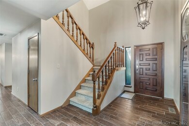 vAULTED ENTRY WITH STAIRWAY LANDING AND ENTRY CLOS