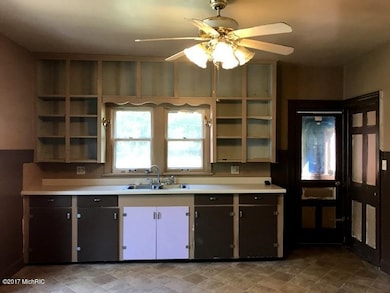 717 E Prospect St, Marshall, MI 49068 - photo 2