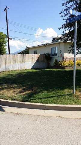 Private fenced in yard.