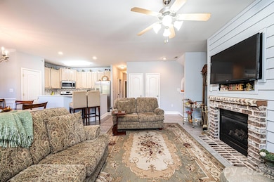 1364 21st Ave NE unit 1364, Hickory, NC 28601 - photo 6