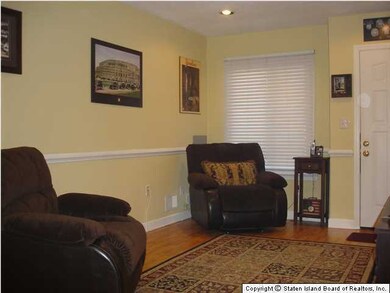 80 Sandywood Ln, Staten Island, NY 10309 - photo 2