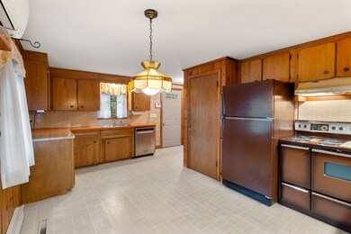 22 Hammond St, Oxford, MA 01540 - photo 7