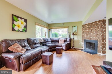 10643 Summer Oak Ct, Burke, VA 22015 - photo 5