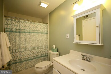 2083 Hopewood Dr, Falls Church, VA 22043 - photo 7