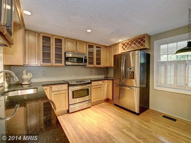 8651 Bent Arrow Ct, Springfield, VA 22153 - photo 3