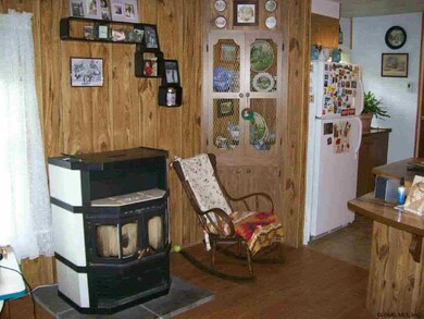 27 Pine St, Corinth, NY 12822 - photo 4