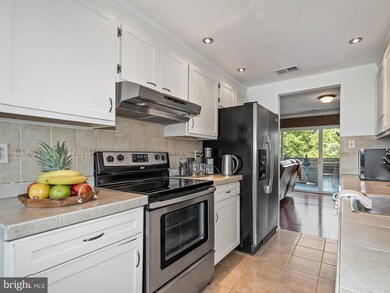 8722 Village Square Dr unit 8722, Alexandria, VA 22309 - photo 5