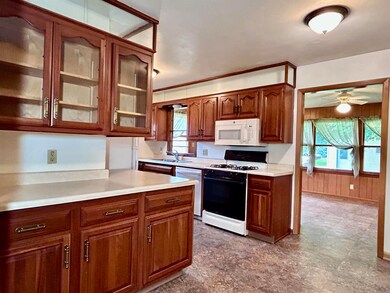 609 S Mill St, Decorah, IA 52101 - photo 5