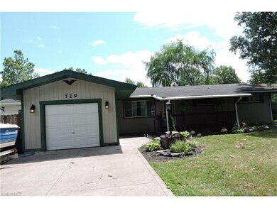 729 Alameda Ave, Sheffield Lake, OH 44054 - photo 2
