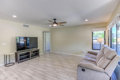 19 Living Room photo a