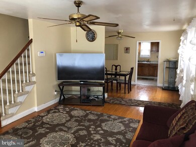 1823 Weyburn Rd, Rosedale, MD 21237 - photo 4