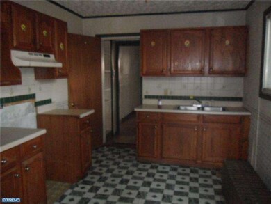 341 N 11th St, Reading, PA 19604 - photo 5