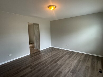 17163 Apple Tree Dr, Country Club Hills, IL 60478 - photo 2