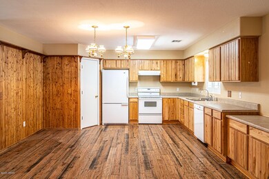 Kitchen & pantry