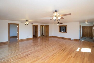 5743 W 4th St S, Newton, IA 50208 - photo 3