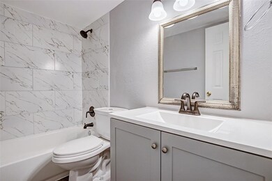 327 W Hufsmith Rd unit 704, Tomball, TX 77375 - photo 6