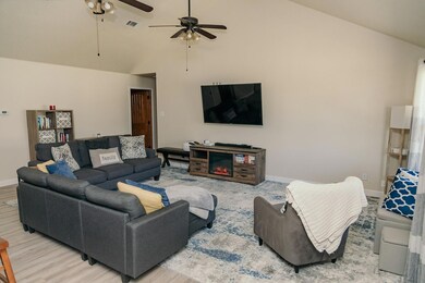 328 Silver Ln, Azle, TX 76020 - photo 4