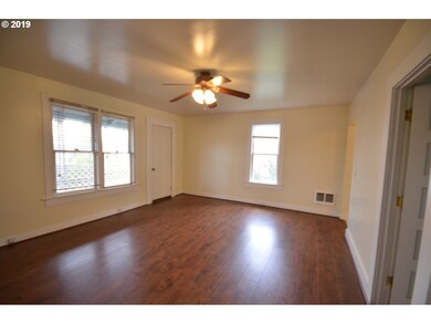 404 E 14th St, the Dalles, OR 97058 - photo 2