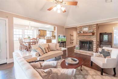 401 De la Cruz St, Weatherford, TX 76085 - photo 5