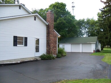 Family room & 2+ car detacched garage